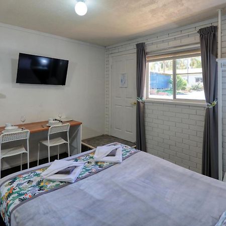 Oasis Motel Peak Hill Esterno foto