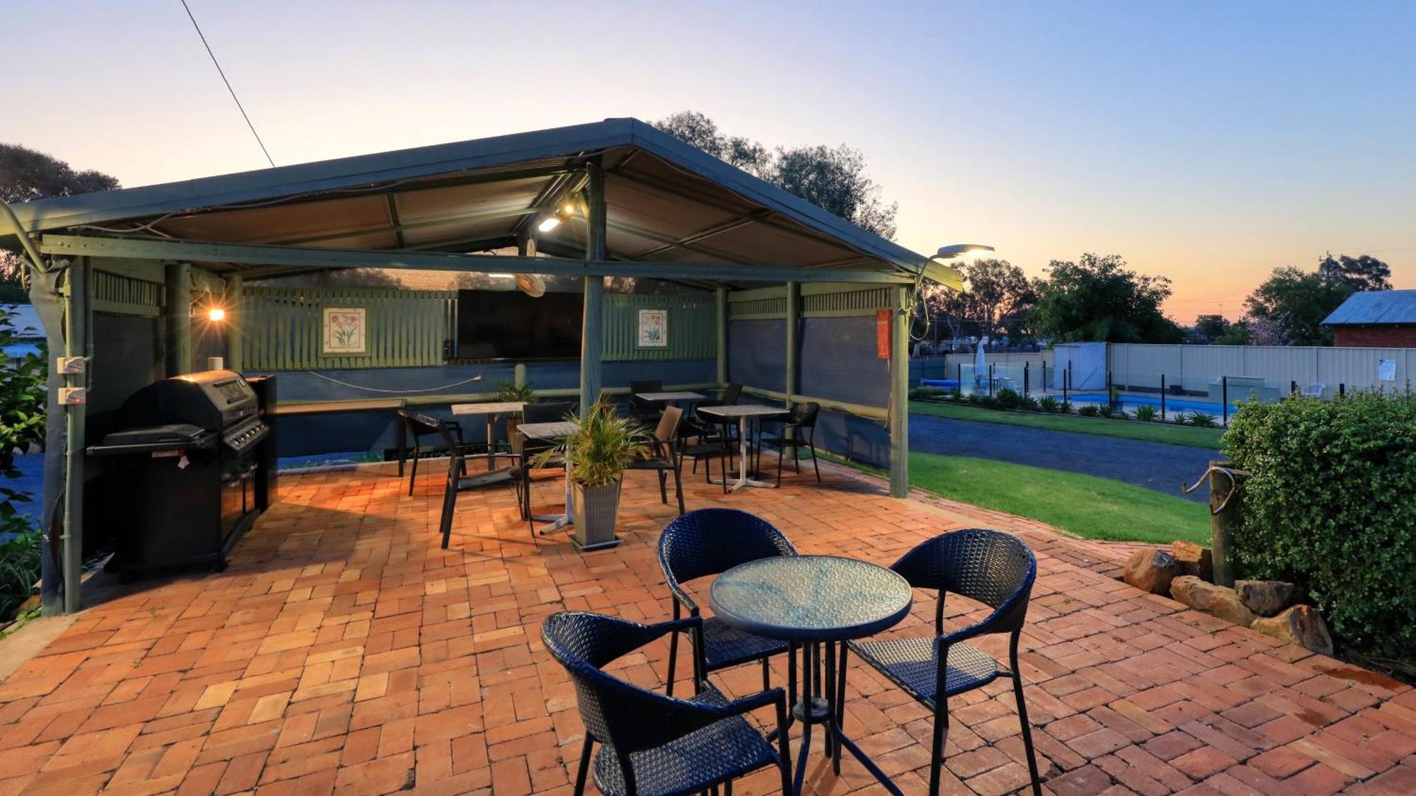 Oasis Motel Peak Hill Esterno foto